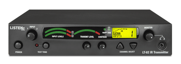 Frontalansicht eines Radiofrequenzsenders mit eingeschalteter Displaybeleuchtung