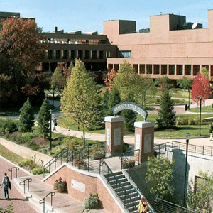 Rochester Institute of Technology - bâtiment de plusieurs étages en brique brune