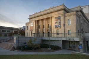 Vista frontale di Kingsbury Hall